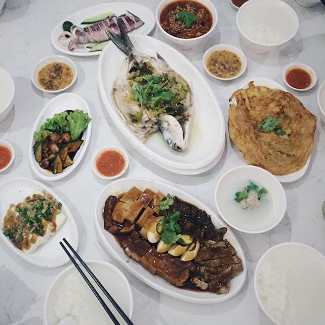 [Media Tasting] Tonight's dinner at ChaoZhou Porridge restaurant, bringing back nostalgic taste of Teochew porridge and cuisines in a modern and air-conditioned setting.
