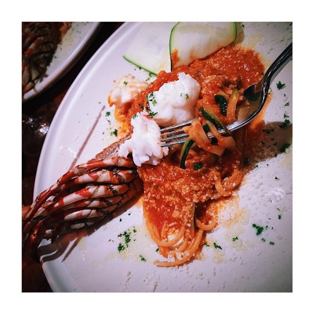 Lobster 'Ise-ebi' Frutte Tomato Cream Linguine with Zucchini

#akirawatanabe #dabomb #foodporn #instafood #diediemusteat #shiok #tamchiak #hochiak #instafood