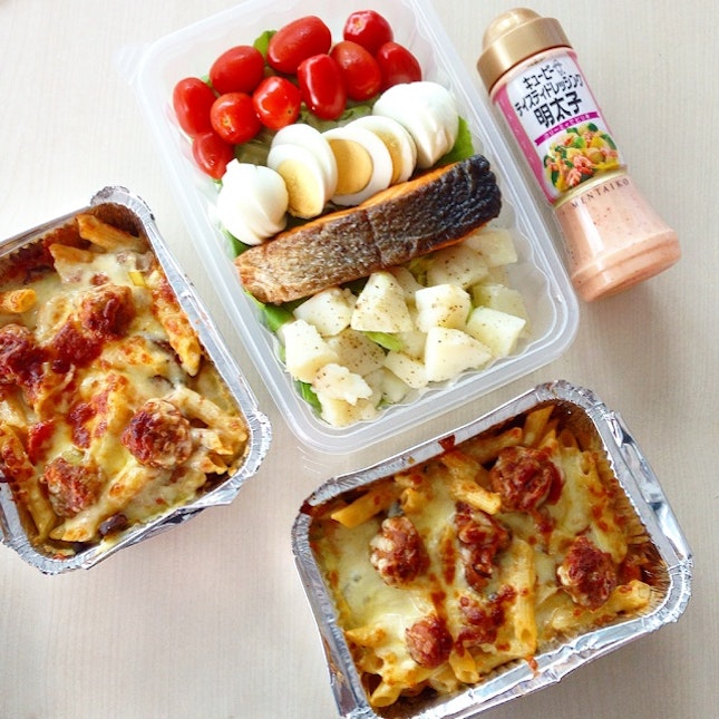 Baked Pasta And Salad 