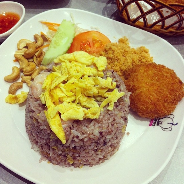 #olive #rice #dinner #fridatewithmymummy #thai #foodgasm #foodporn #yummy #yums