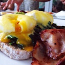 Eggs Florentine with Bacon