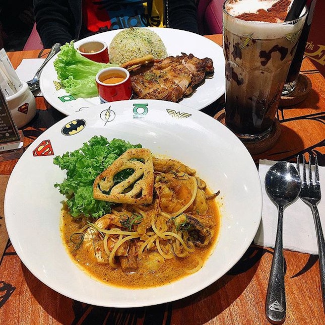 Mera's Ocean Magic (RM23, S$7.40) - Balinese seafood spicy spaghetti.