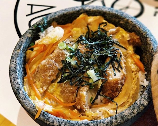 Katsu don ($7.80) 🐥
⭐️ 3.5/5 ⭐️
🍴A simple Japanese dish of chicken mixed with egg, onions, carrot & seaweed on top of rice.