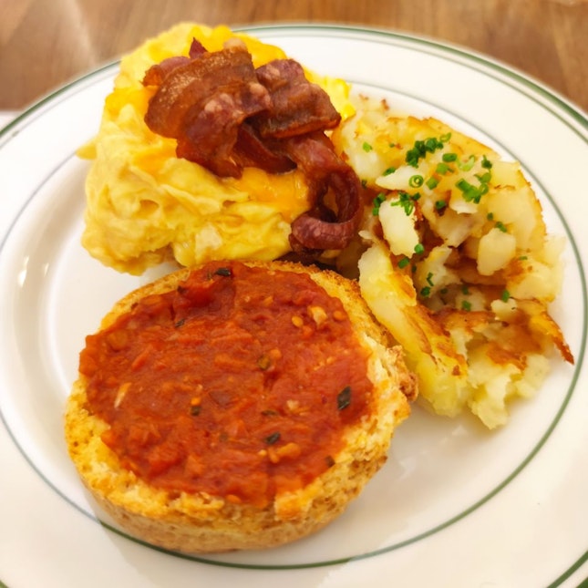 Southern Biscuits With Scrambled Egg