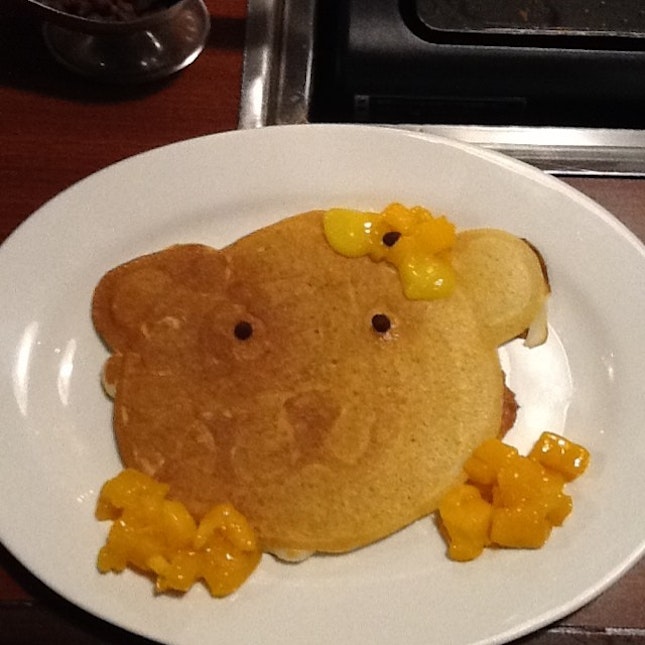 My little pancake bear :3 #happiness #happytummy #slappycakes #pancakes #yummy  #lemoncurd #mangoes #chocochips #feelingbata #foodtrip #food