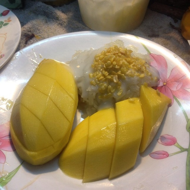 Mango sticky rice #Thailand #dessert #mango #sweet #stickyrice #bangkok #streetfood #mealforameal