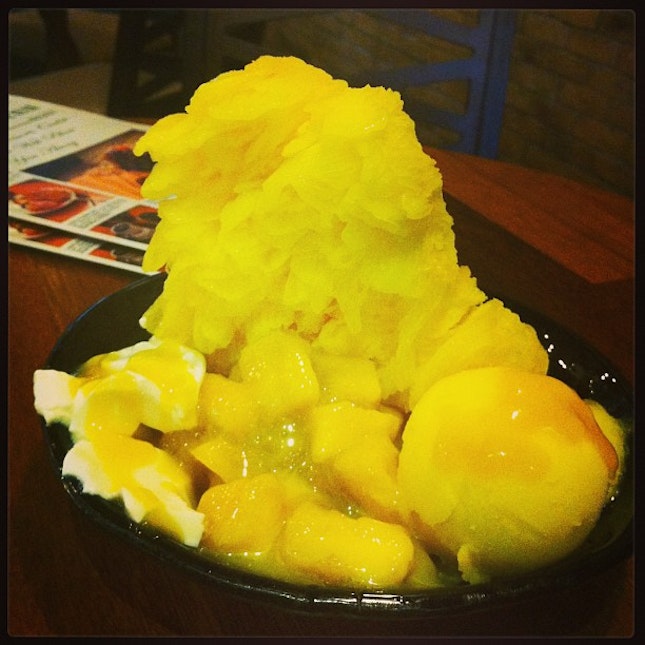 Golden Stairway #crave #dessert #mango #iceshave #ice