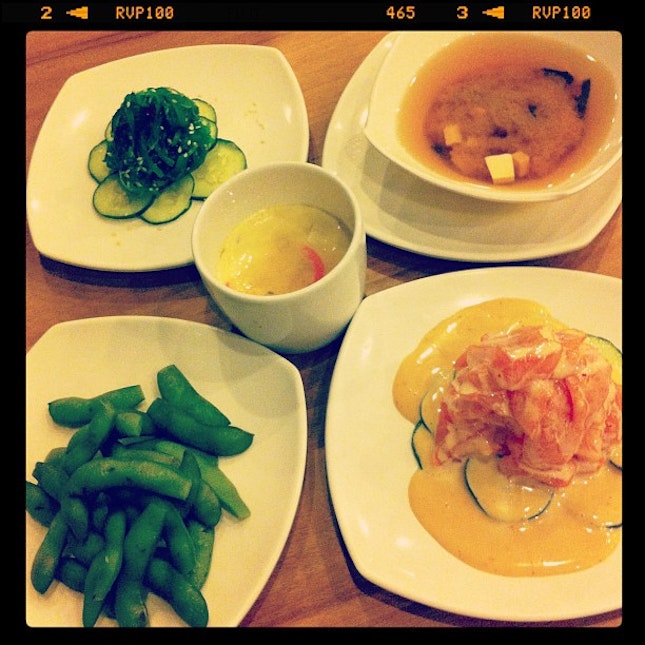 #sushi #instadaily #instafood #salmon #seaweed #misosoup #yummy #delicious #japanese #food