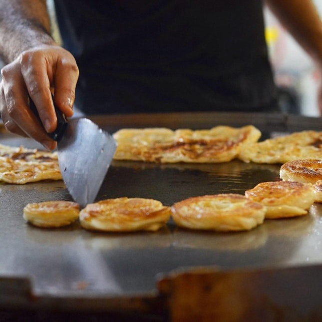 We found one of the best roti prata in Singapore!