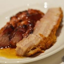 Fook Lam Moon chose the best cut of the pork belly which had clearly defined layers of fat and leaner portions topped with a very crispy skin which gave a beautiful crackling and when served with homemade mustard, it was sublime!