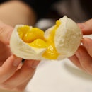 This steamed salted egg yolk custard bun scored perfectly in all areas and is currently our top-pick having tried the numerous dim sum restaurants in Hong Kong and Singapore!