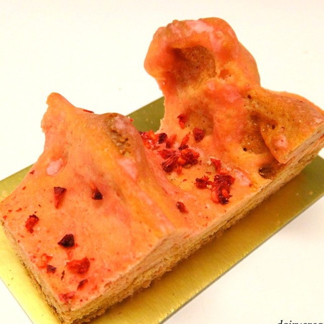 [tokyo sweets column] Avril de Bergue ベルグの4月: a shop that specialises in Baumkuchen and sells other delicious cakes.