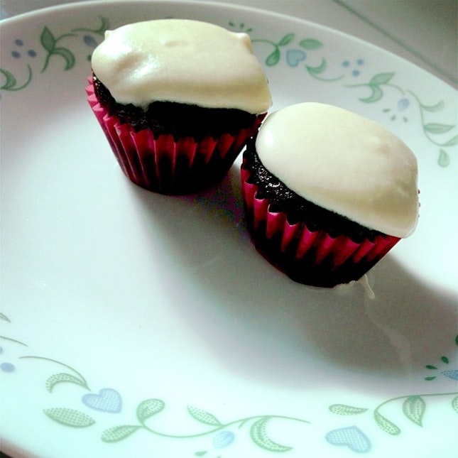 #two imperfection-looking #minicupcakes shows there is more than meets the eye..