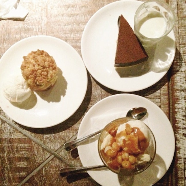 delectable #dessert with awesome people around..
