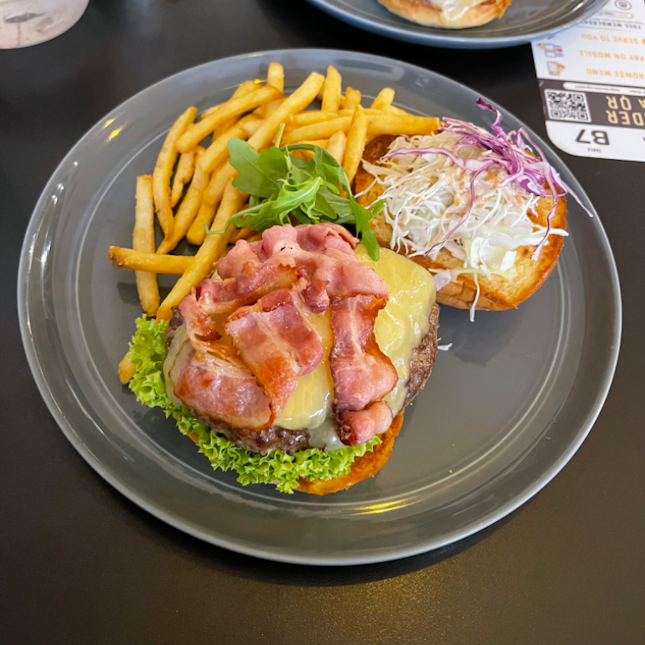 bacon and cheese burger (set lunch + soup of the day) [$13.50]