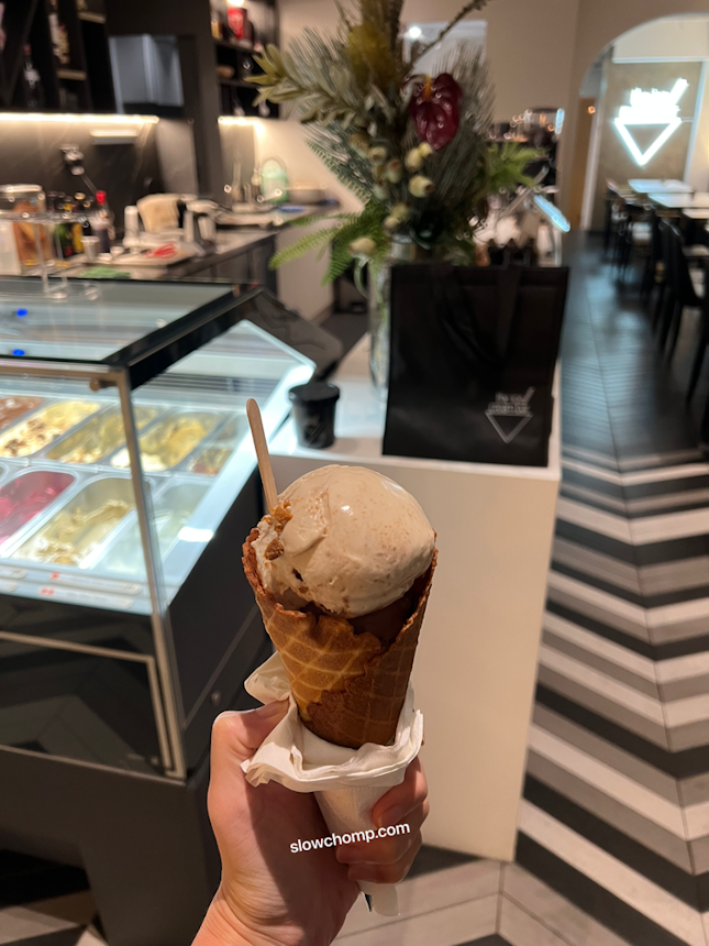 Double scoop in a cone