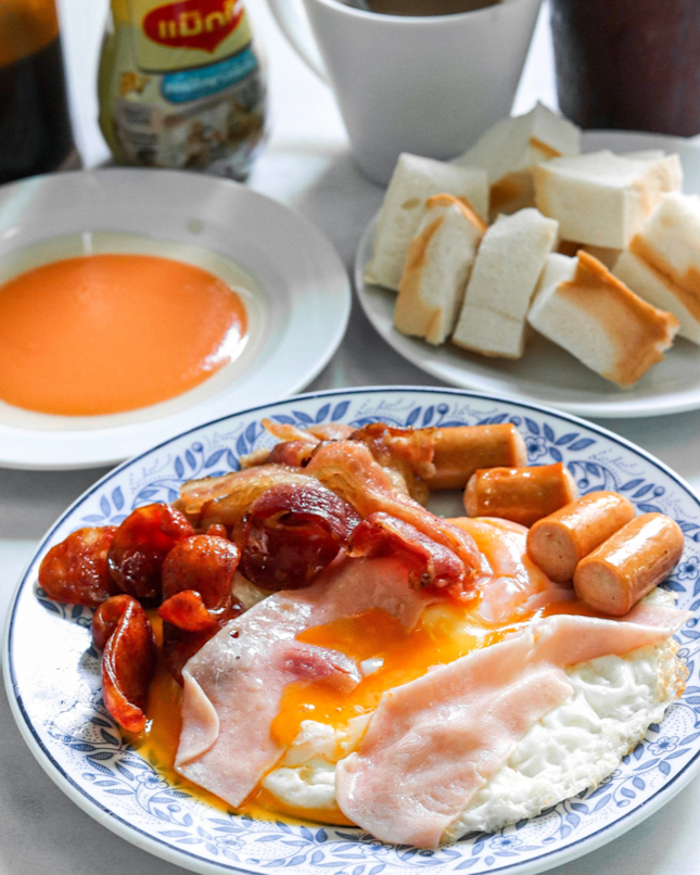 A breakfast institution for many, On Lok Yun has made its way to many reviews and features, especially to tourists. 