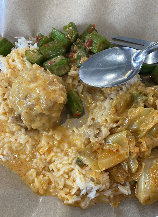 Victory Hainanese curry rice