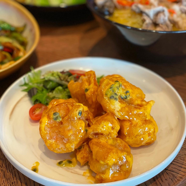 Deep-Fried Prawns in Passion Fruit Sauce