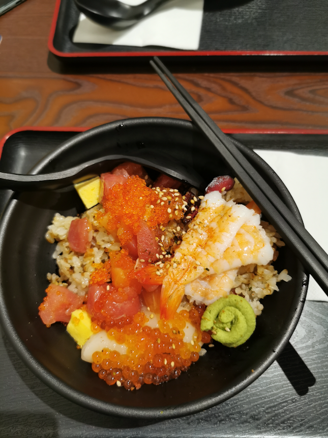Fresh seafood sashimi on delicious rice 