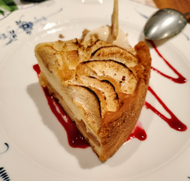 Apple cake Apfelkuchen(?)