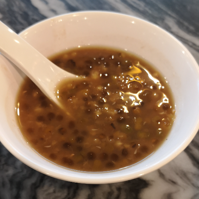 Complementary green bean soup