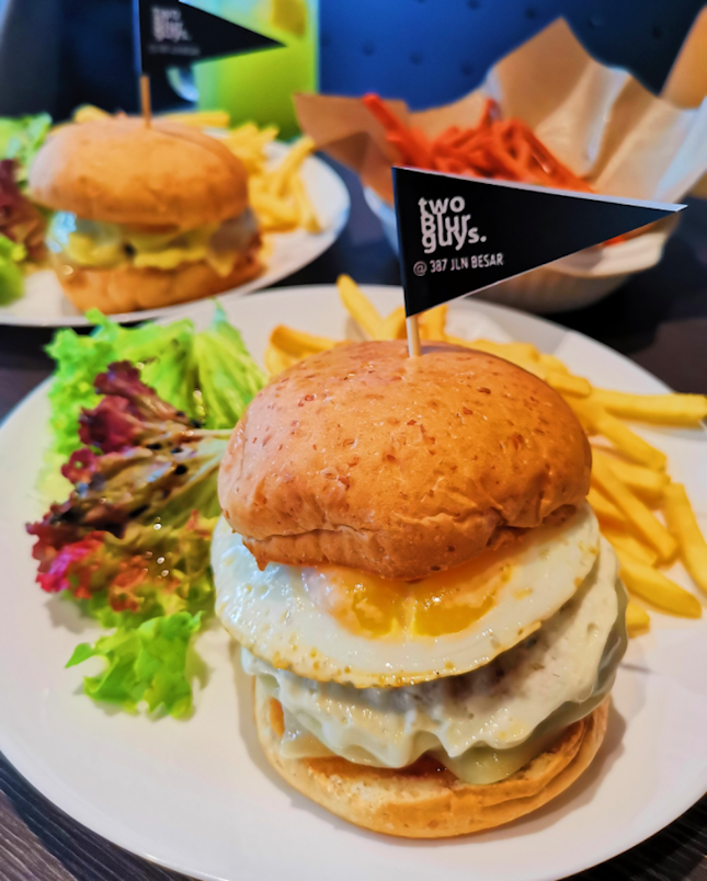 Voted as one of the ✨best✨gourmet burger spots in Singapore