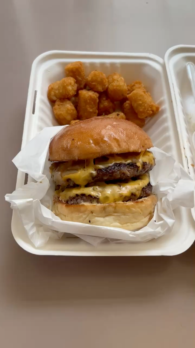 Hammee’s - Double Cheeseburger 