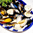 Shellfish Clams & Mussels In Wine (SGD $16) @ ISteaks Reserved.