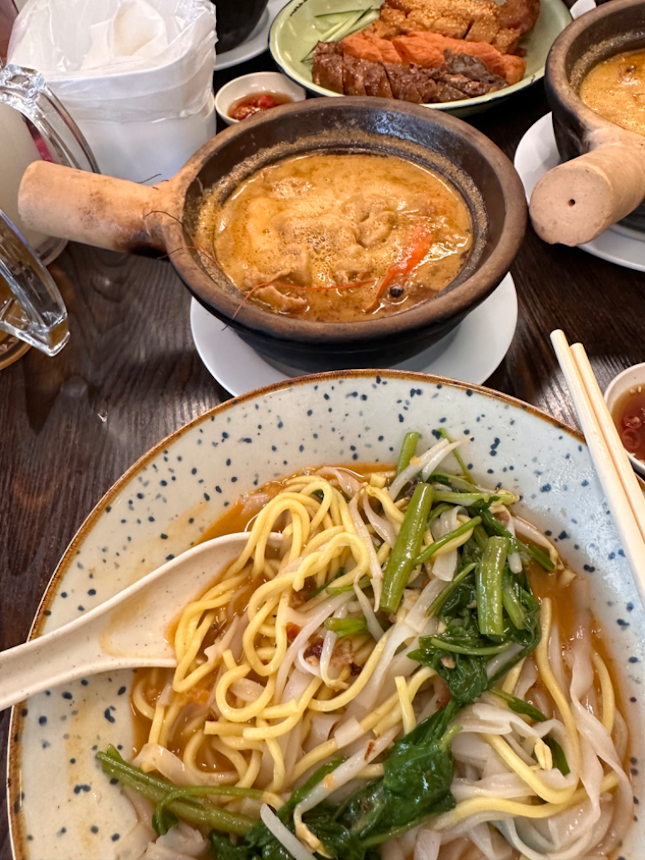 Shabu prawn noodle with yellow mee (soup)