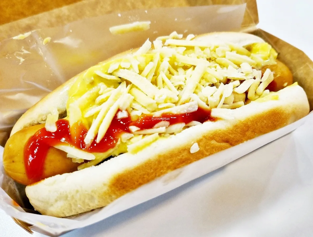Hot Dog (SGD $4.25) @ Jollibee.