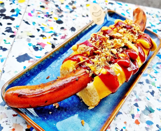 Hot Dog (SGD $15, $16) @ Three Buns.
