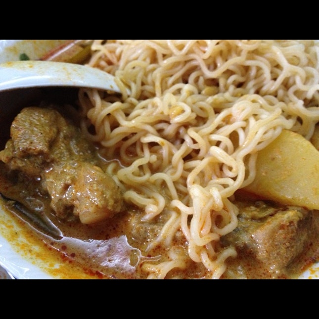 Curry Pork Ribs With Instant Noodles