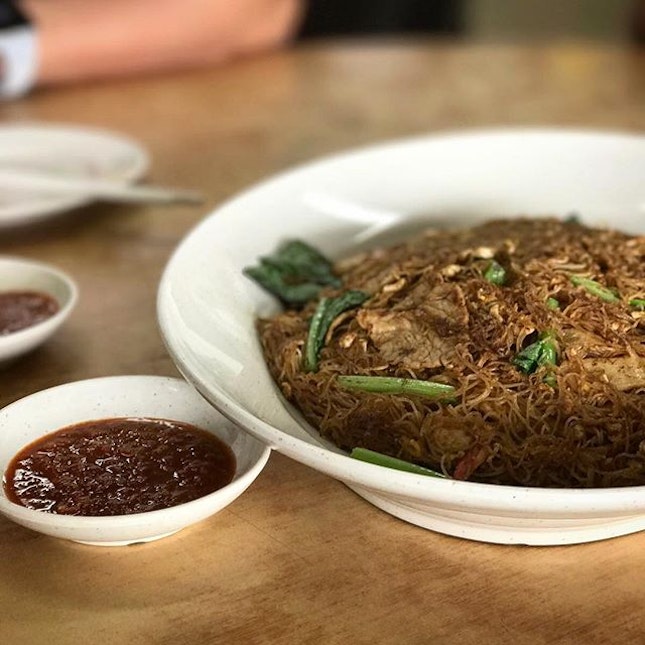 The best beehoon and homemade secret recipe sambal is a match made in heaven.