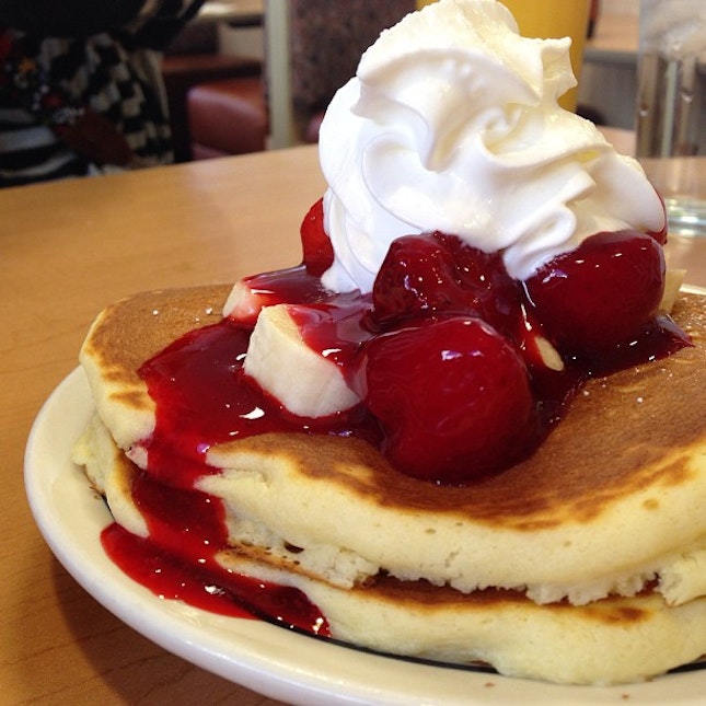 #youmakemehappy #food #foodpics #pancakes #strawberry #vegasbaby #ihop