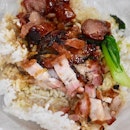 This packet of roast meat rice from #waikeecharsiew features their signature char siew, preserved sausages and roast pork.