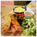 Hungry Jack Big Breakfast 
RM24.90
Poppy seed bagel served with smoked chicken ham, cheesy jumbo sausage, scrambled egg, caramelized cherry tomatoes, sauteed mushroom, nachos and fresh garden salad

Just realized I m not a 100% sweettooth..