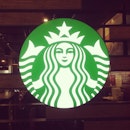 At Vivocity #starbucks for a drink before going to Sentosa.