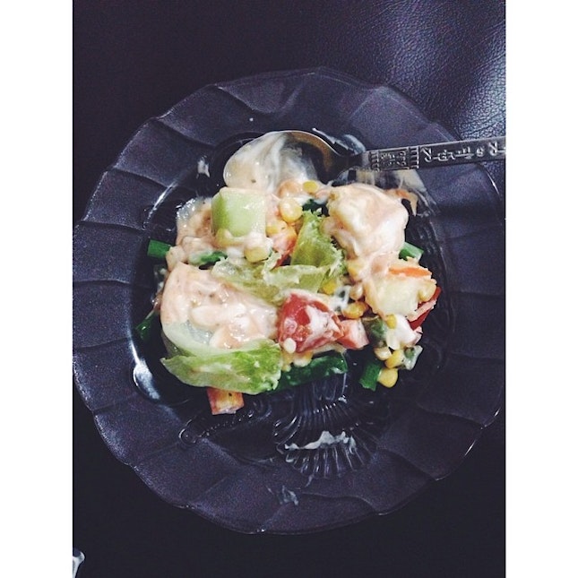 Dinner is served💪 
#healthyeating #salad #likeforlike #like4like #vscocam #potd #picoftheday #photooftheday #followforfollow #followme #diet #foodporn #foodgasm