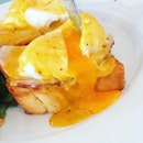Egg Benedict for brunch with @helloinfinite at The U Factory, Gillman Barracks