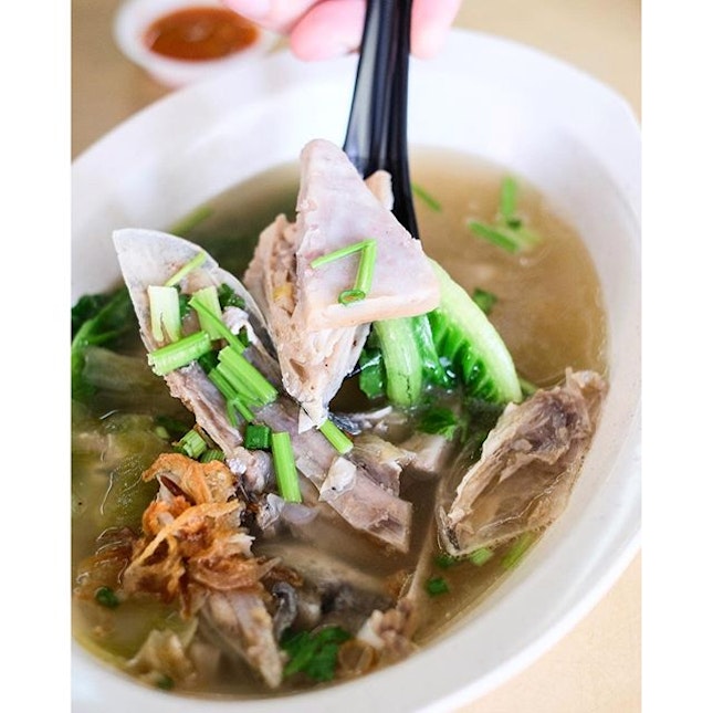 Travellers to Batam would be familiar with Yong Kee Istimewa Soup Seafood.