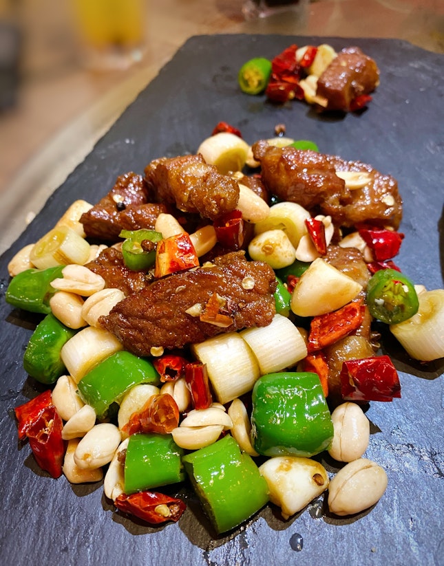 雪白椒綠炒和牛粒 Stir fried Wagyu Beef In Peppers, Leek & Garlic
