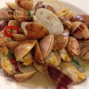 Stir fried clams with garlic us.