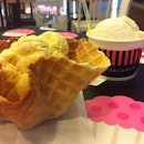 The amazing Mao Sang Wang in waffle basket x Soursop in a cup #sgfood
