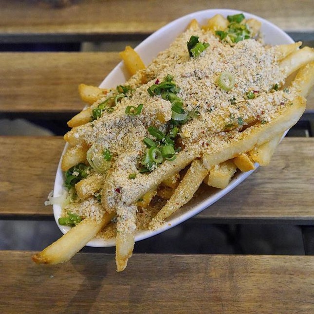 Really love the Salted Egg Fries at @flavourflings 😍😋