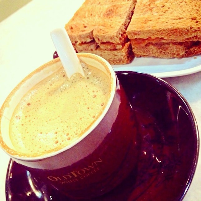 Oldtown white coffee original with peanut toast & butter #oldtownwhitecoffee #newworldpark #penang #georgetown #malaysia #cuisine #culinary #coffee #whitecoffee #coffeelover #instagood #instagram #instadaily #instaoftheday