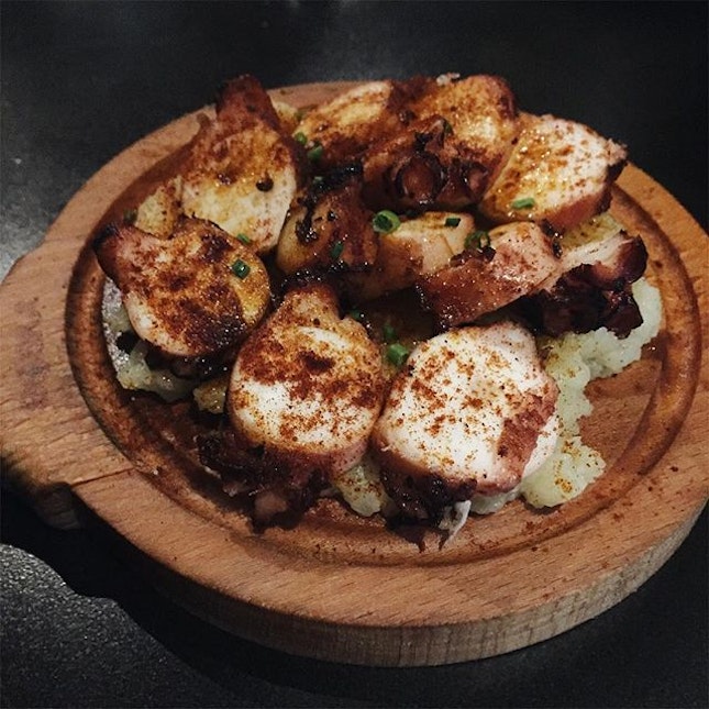 Father's Day dinner last night started on a promising note with this Pulpo a la Gallega ($22).