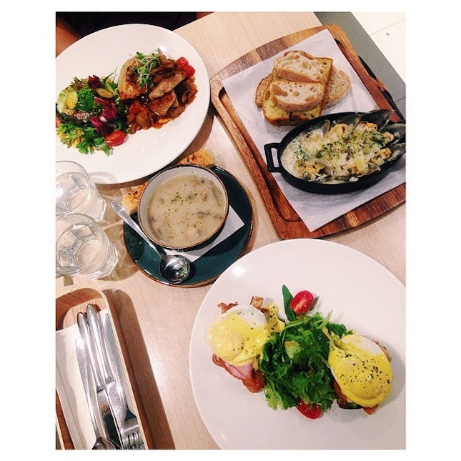 #throwback #dinner #brunch #podi #singapore #igsg #foodporn #eggs #mussels #instafood #burpple