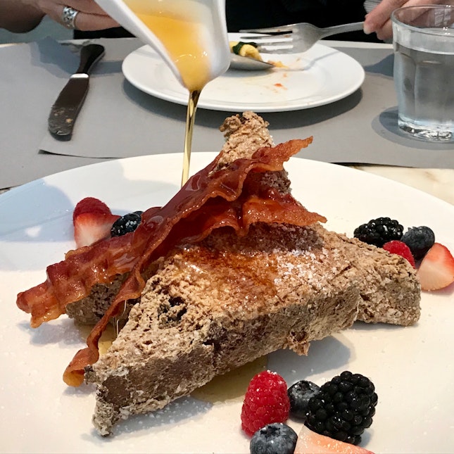 Crunchy Spiced French Toast, Bacon, Fresh Berries And Maple Syrup