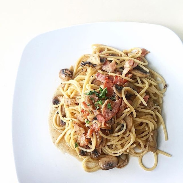 Chasing the Monday blues away with the Bacon & Mushroom aglio olio pasta.